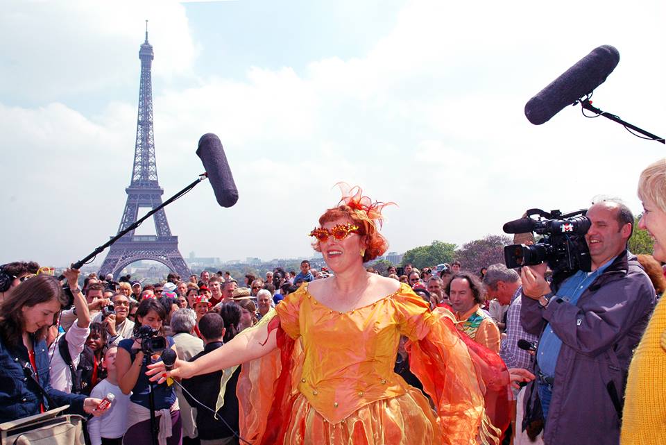 Plus Grand eclat de Rire de France 25 ans Yoga du Rire Corinne Cosseron à Paris